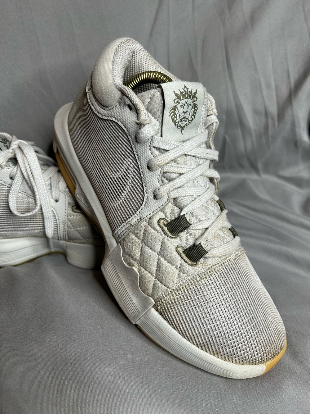 Nike LeBron Witness 8 FB2239-003 Mens 7.5 Basketball Shoes Gray Athletic Sneaker